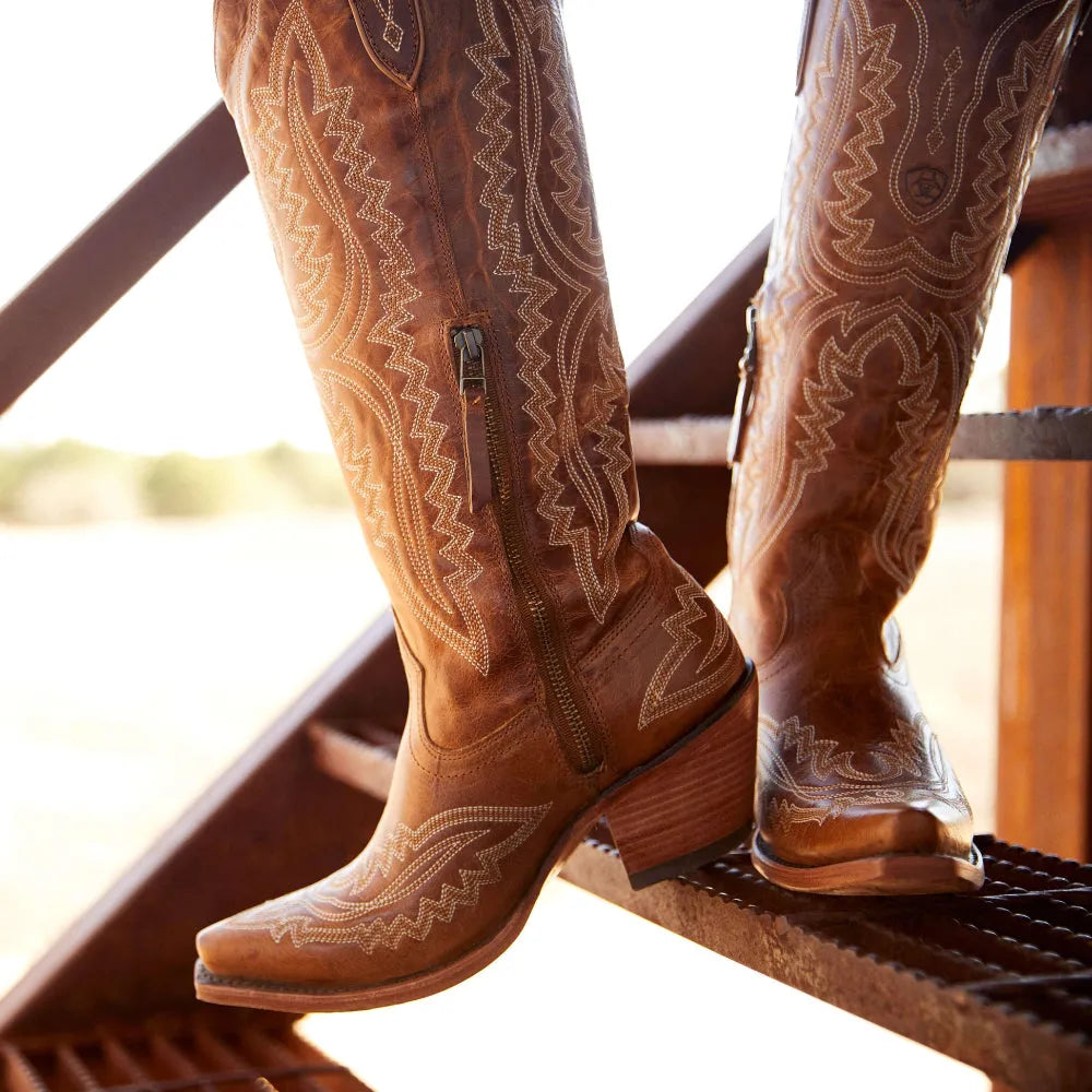 Women's embroidered cowboy boots with pointed toe, Cuban heel, side pull tab