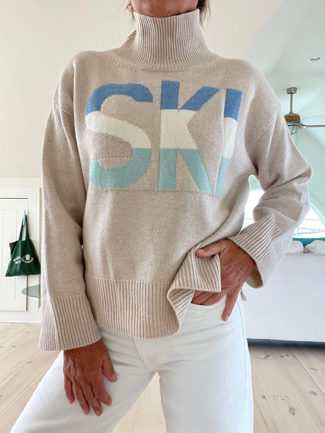 Vintage-Inspired Turtleneck Sweater for Skiing