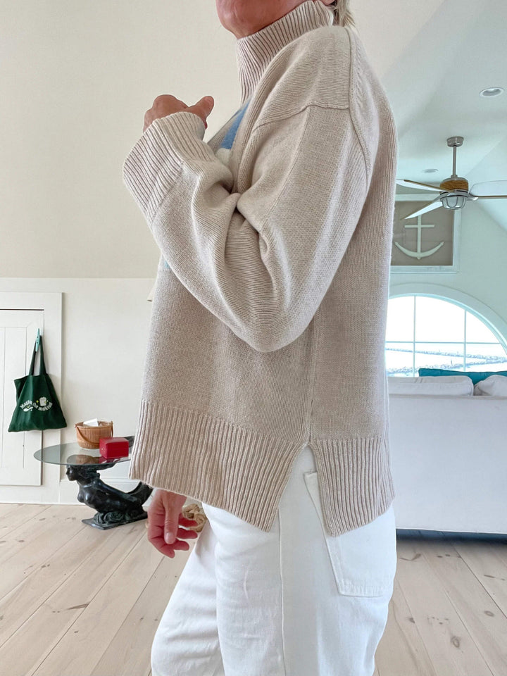 Vintage-Inspired Turtleneck Sweater for Skiing