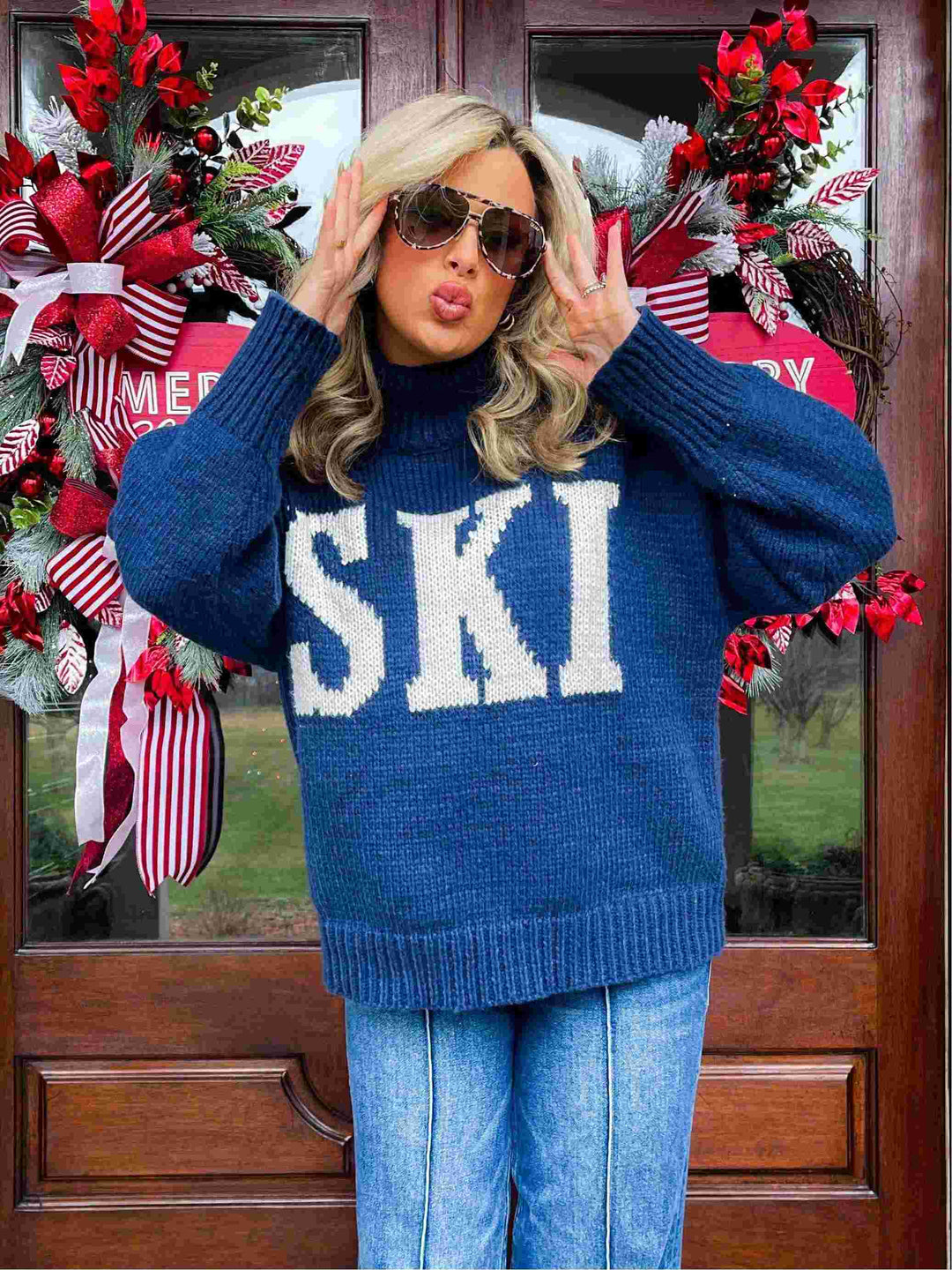 Vintage-Inspired Turtleneck Sweater for Skiing