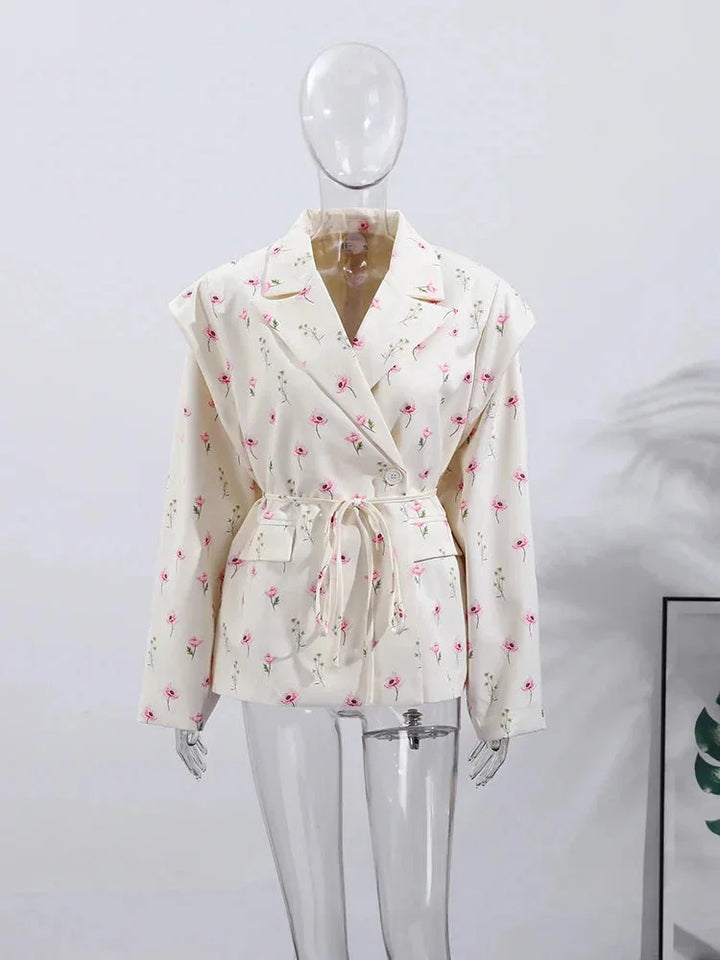 Women's lace-up blazer with trendy shoulder pads