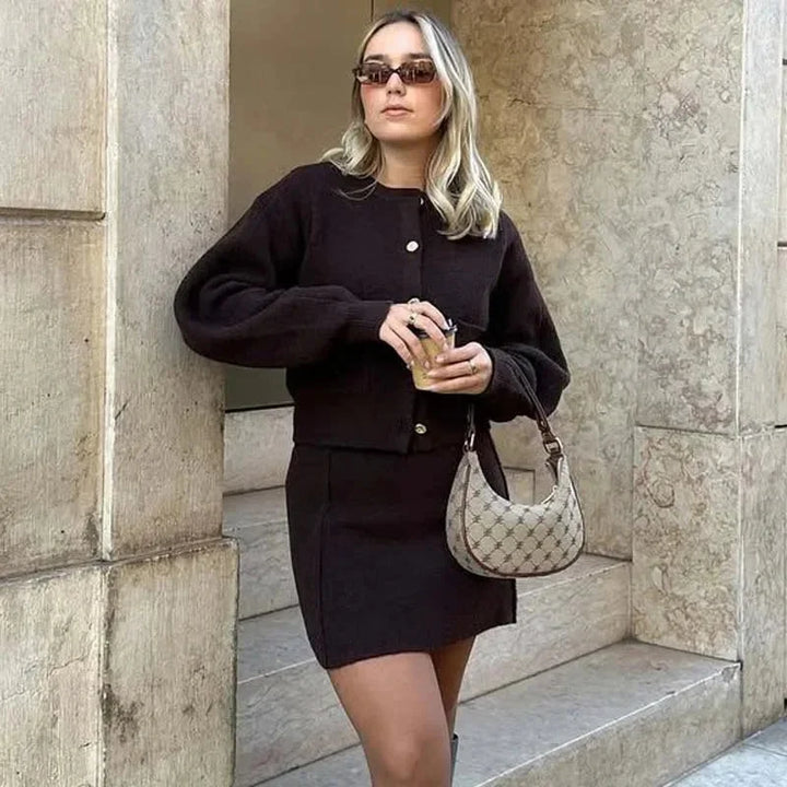 Brown knitted women's cardigan with practical pockets