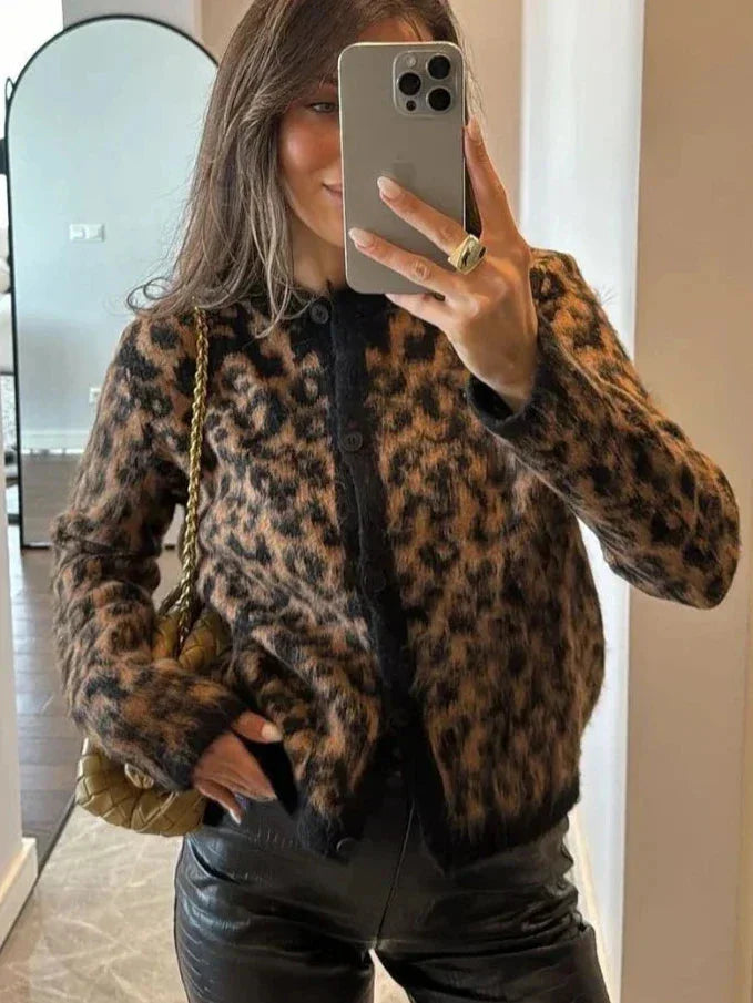 Women's cardigan with long sleeves and animal print
