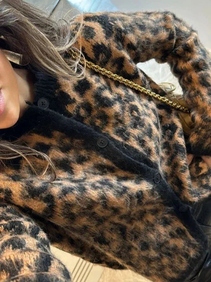 Women's cardigan with long sleeves and animal print