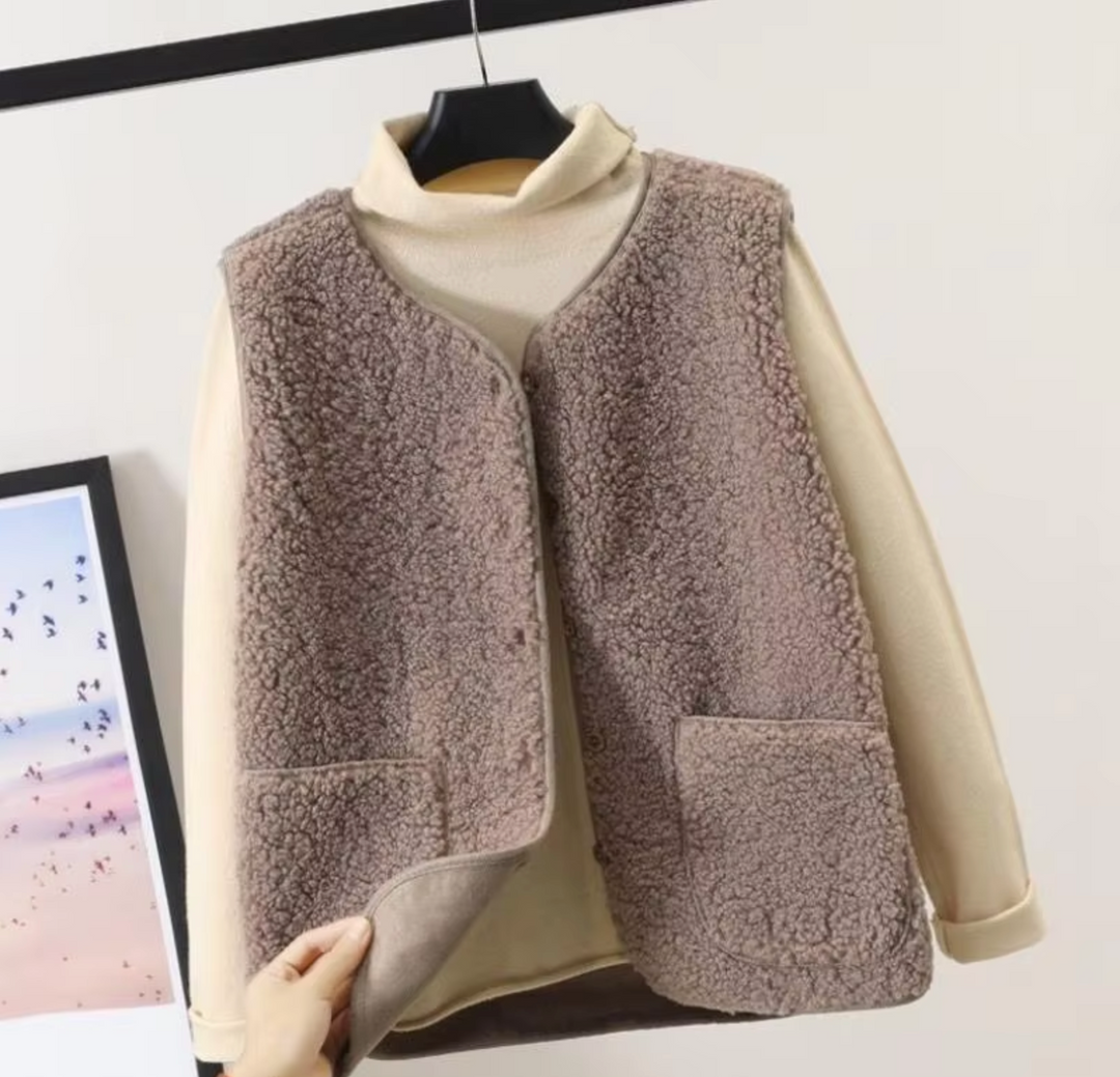 Laia | Women's Sleeveless Sherpa Vest with Pockets