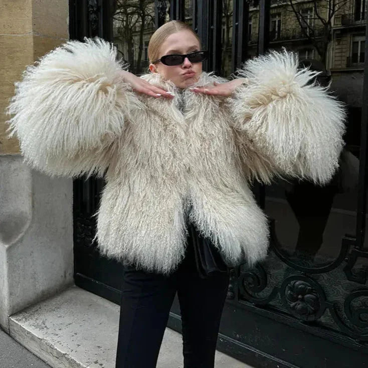 Chic women's coat with soft, enveloping texture