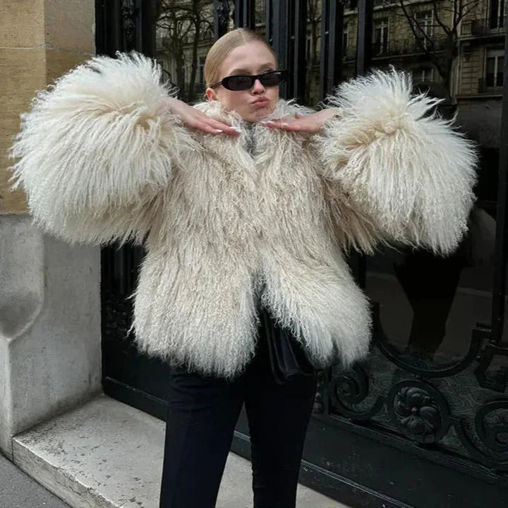 Chic women's coat with soft, enveloping texture