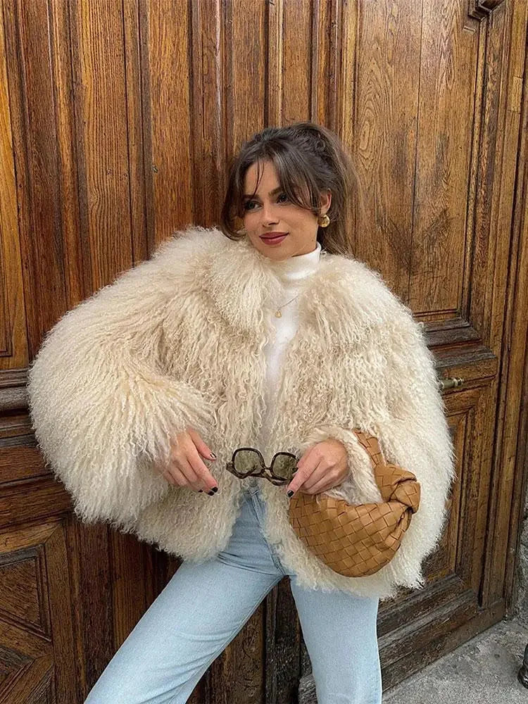 Chic women's coat with soft, enveloping texture
