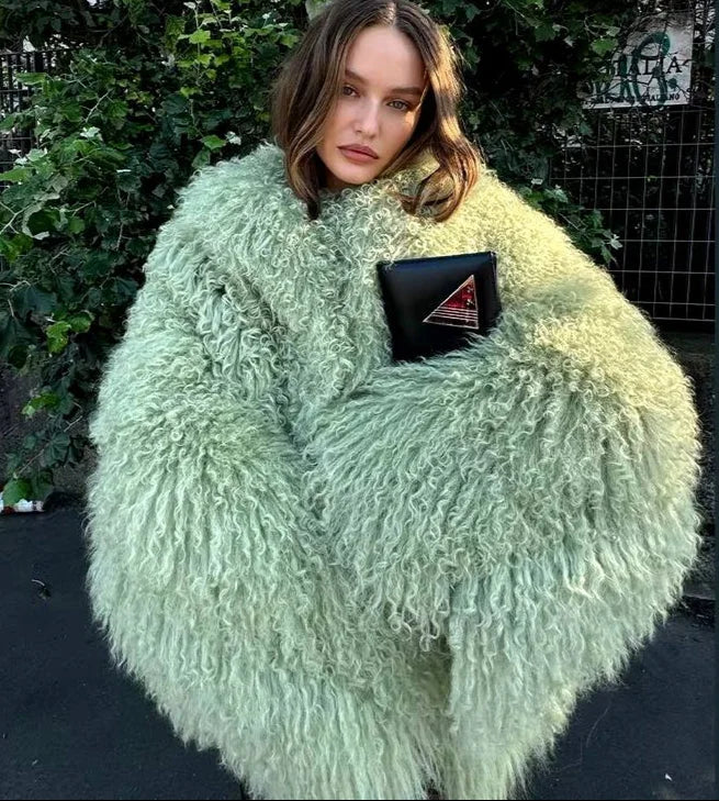 Chic women's coat with soft, enveloping texture