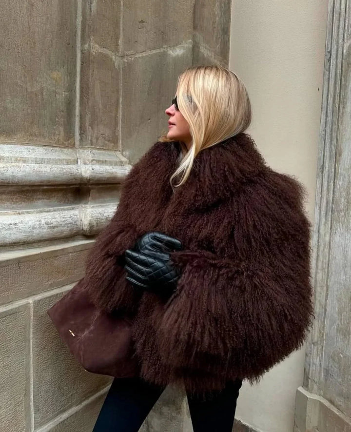 Chic women's coat with soft, enveloping texture