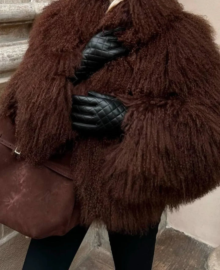 Chic women's coat with soft, enveloping texture