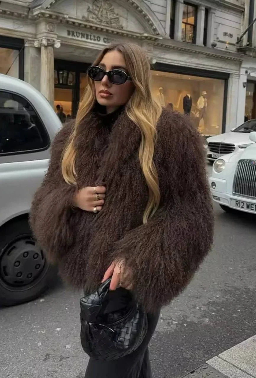 Chic women's coat with soft, enveloping texture