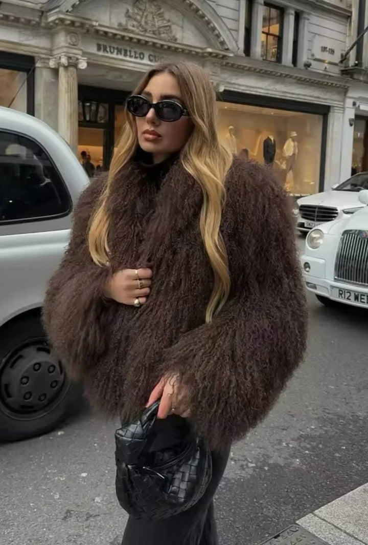 Chic women's coat with soft, enveloping texture