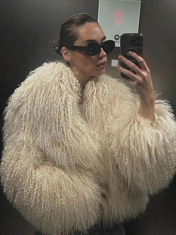 Chic women's coat with soft, enveloping texture