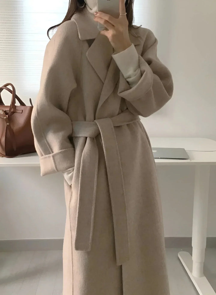 Long women's coat with belt and chic collar