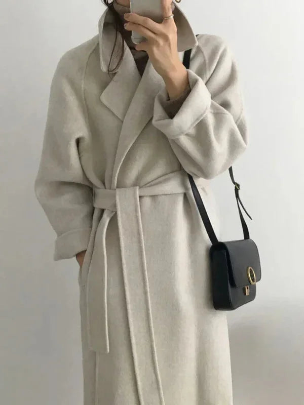 Long women's coat with belt and chic collar