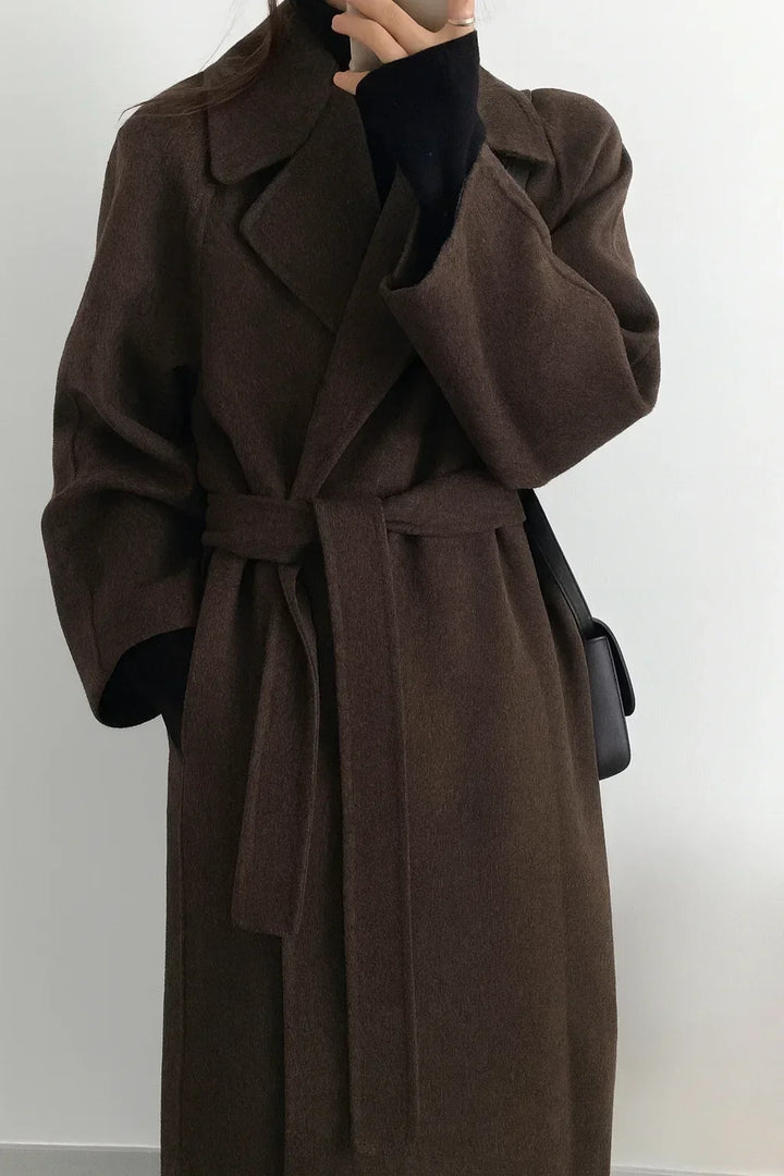 Long women's coat with belt and chic collar