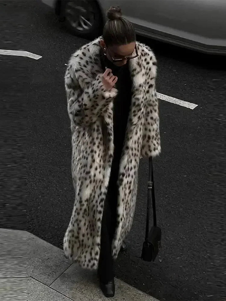 Long leopard-print coat for women, elegant and modern