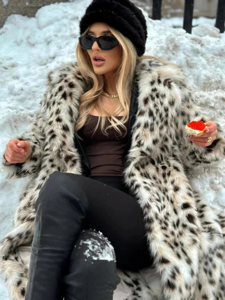 Long leopard-print coat for women, elegant and modern