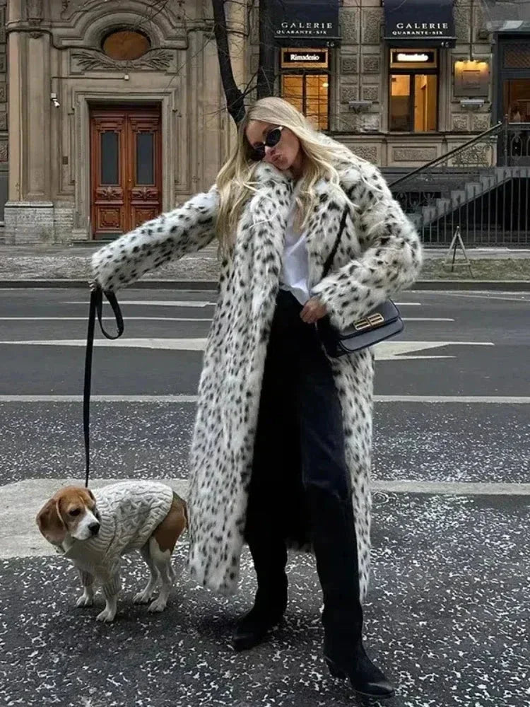 Long leopard-print coat for women, elegant and modern