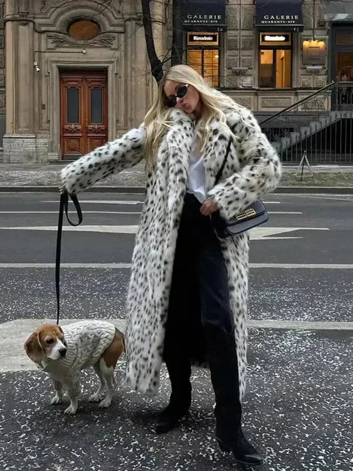 Long leopard-print coat for women, elegant and modern