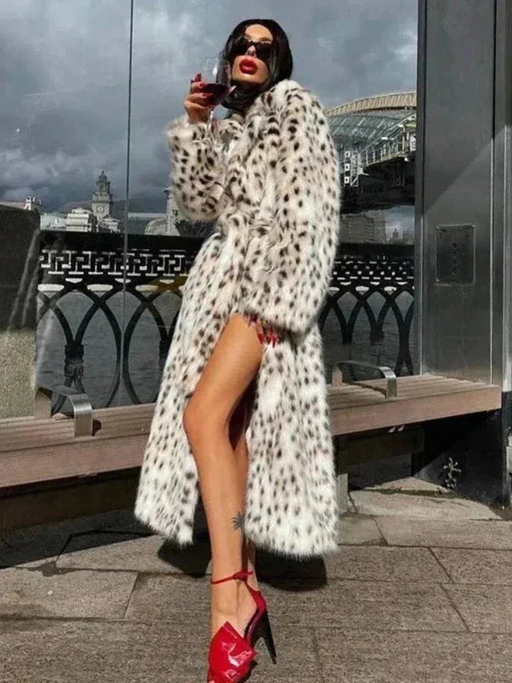 Long leopard-print coat for women, elegant and modern
