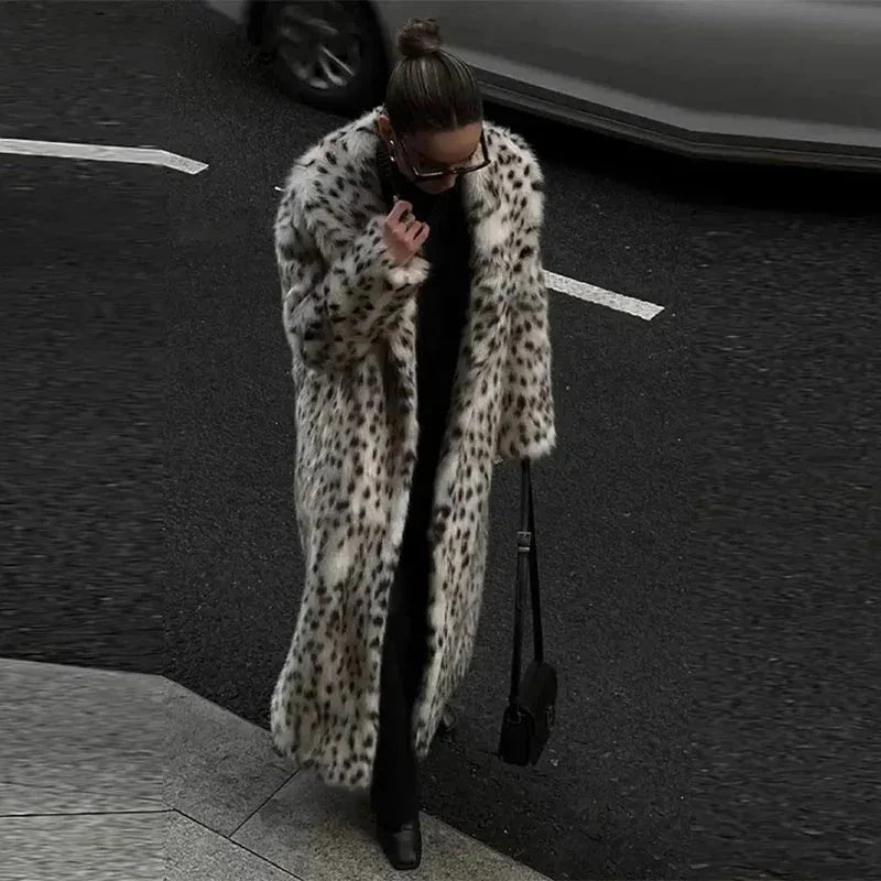 Long leopard-print coat for women, elegant and modern