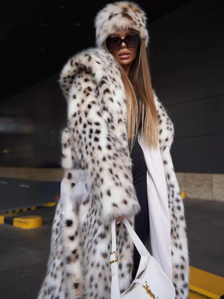 Long women's coat with leopard print and belt