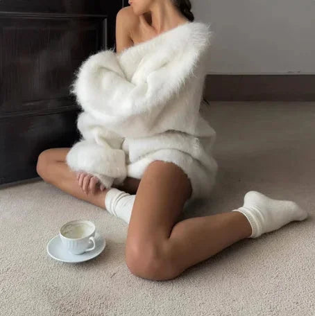 Loose-fit women's off-the-shoulder sweater