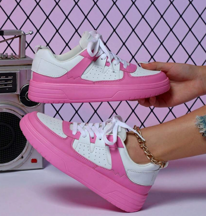 Chic Female Athletic Shoes - Lila