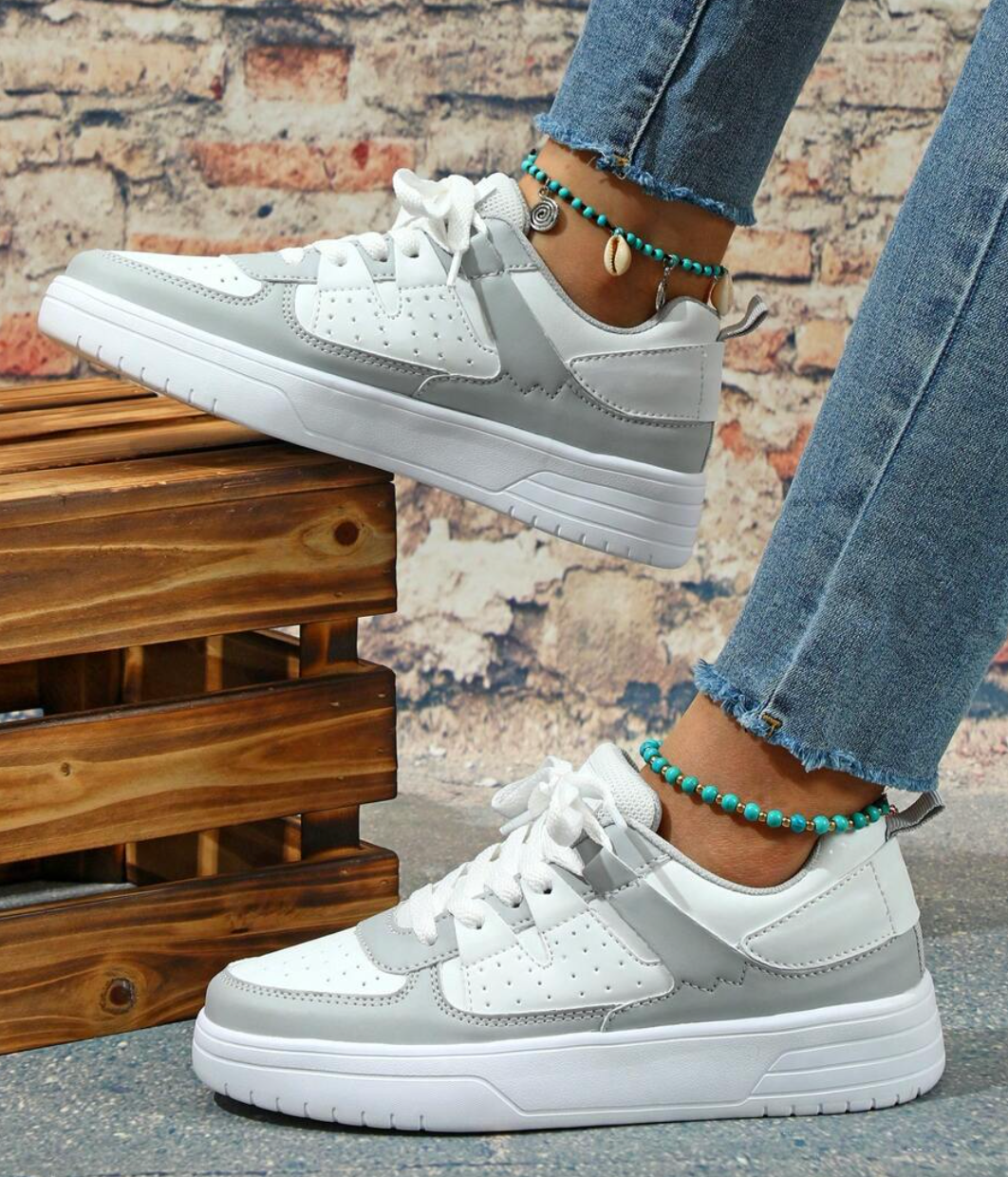 Chic Female Athletic Shoes - Lila