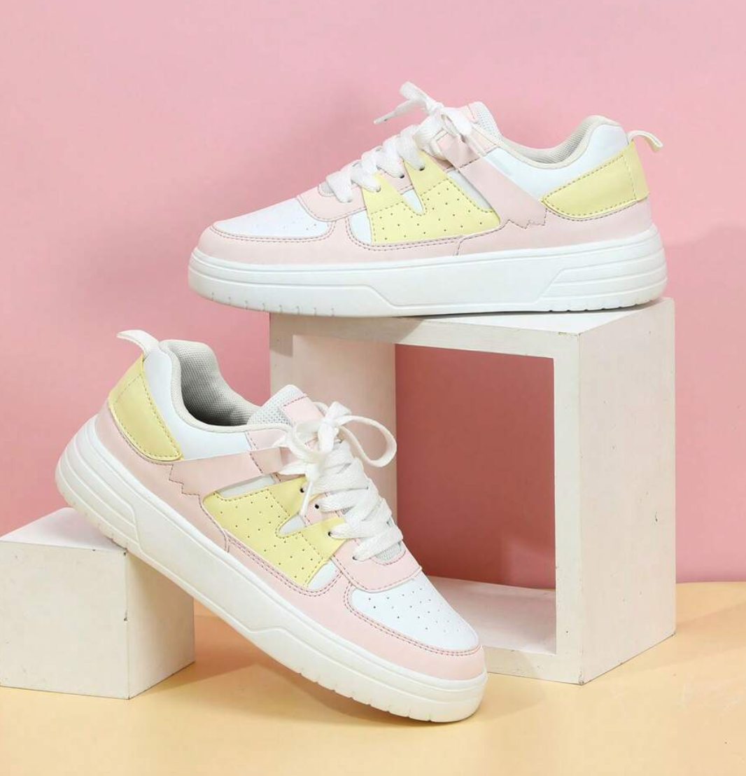 Chic Female Athletic Shoes - Lila