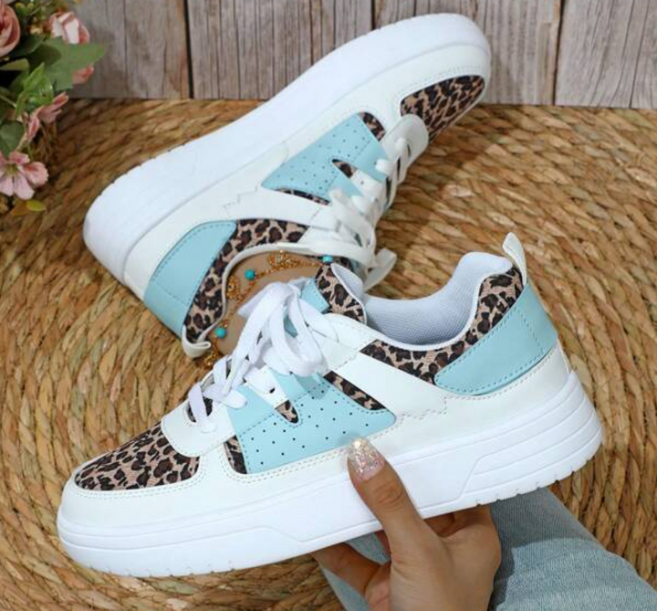 Chic Female Athletic Shoes - Lila