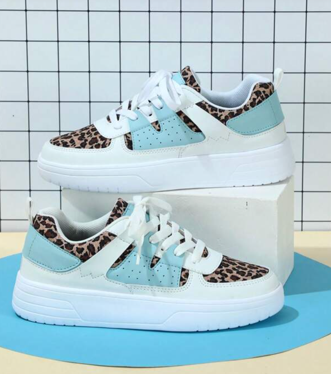 Chic Female Athletic Shoes - Lila