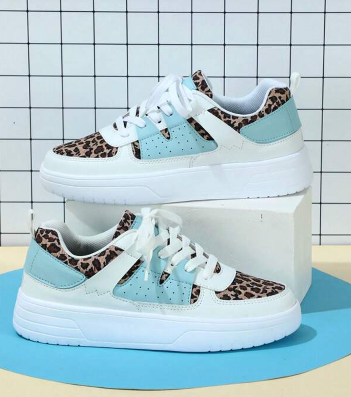 Chic Female Athletic Shoes - Lila