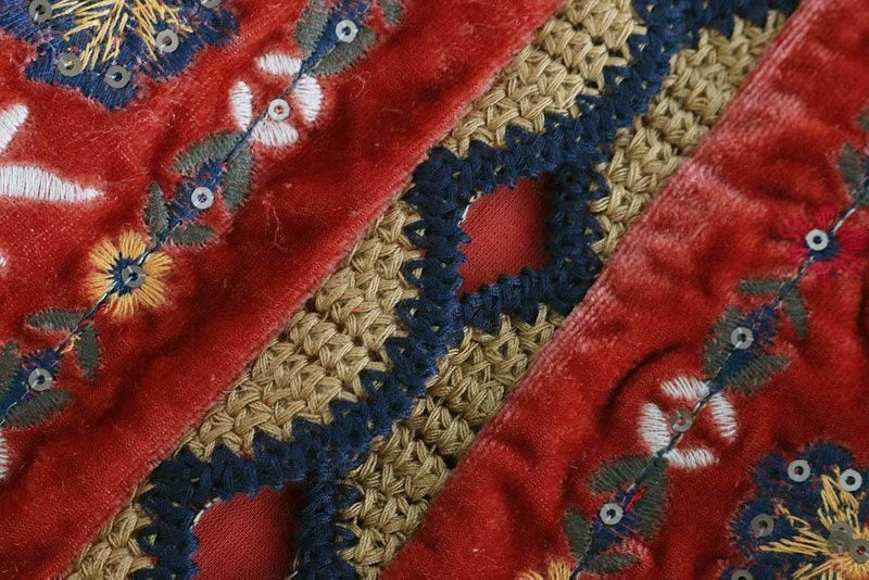 Uxía | Long Boho Vest for Women with Paisley Print and V-Neck