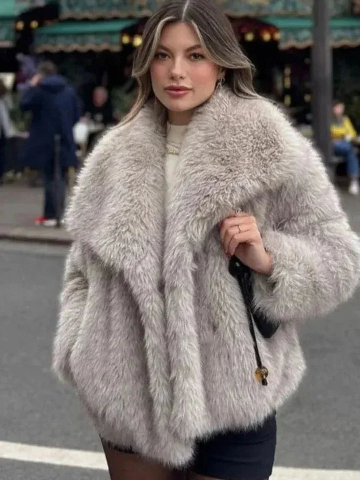 Chic blazer for women with a luxurious texture and a wide collar