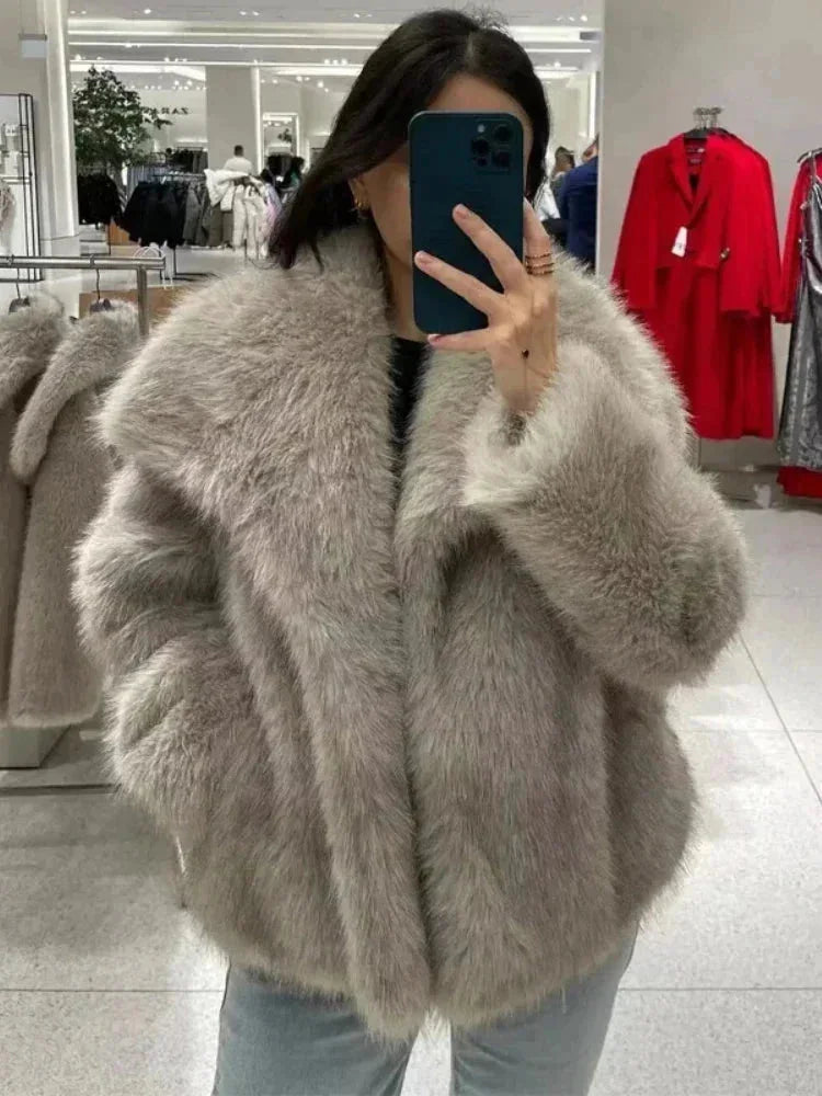 Chic blazer for women with a luxurious texture and a wide collar