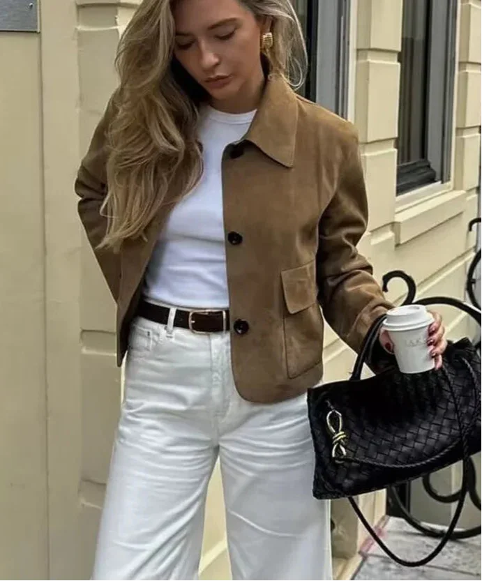 Chic Brown Women's Blazer with Buttons and a Classic Collar