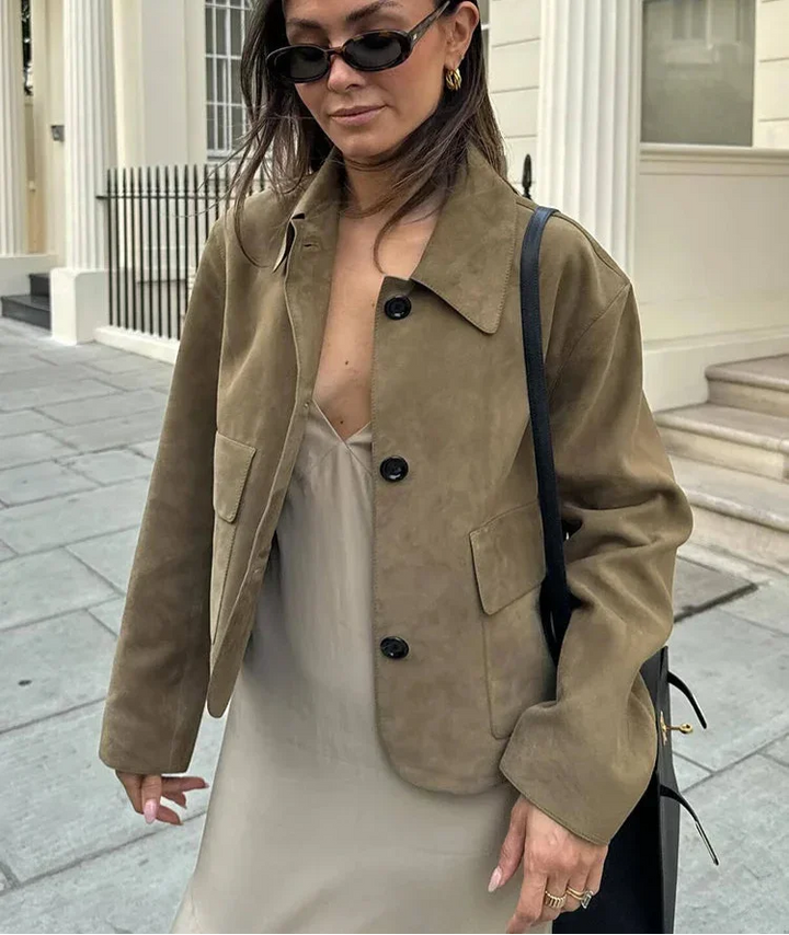 Chic Brown Women's Blazer with Buttons and a Classic Collar
