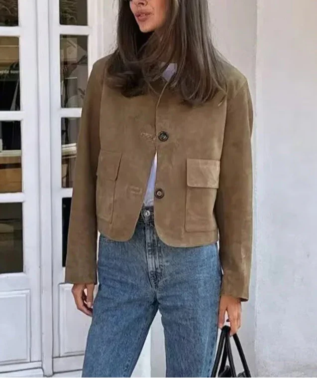 Chic Brown Women's Blazer with Buttons and a Classic Collar