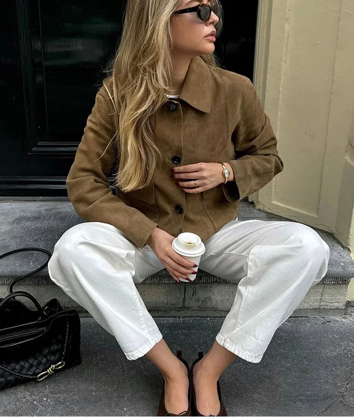 Chic Brown Women's Blazer with Buttons and a Classic Collar