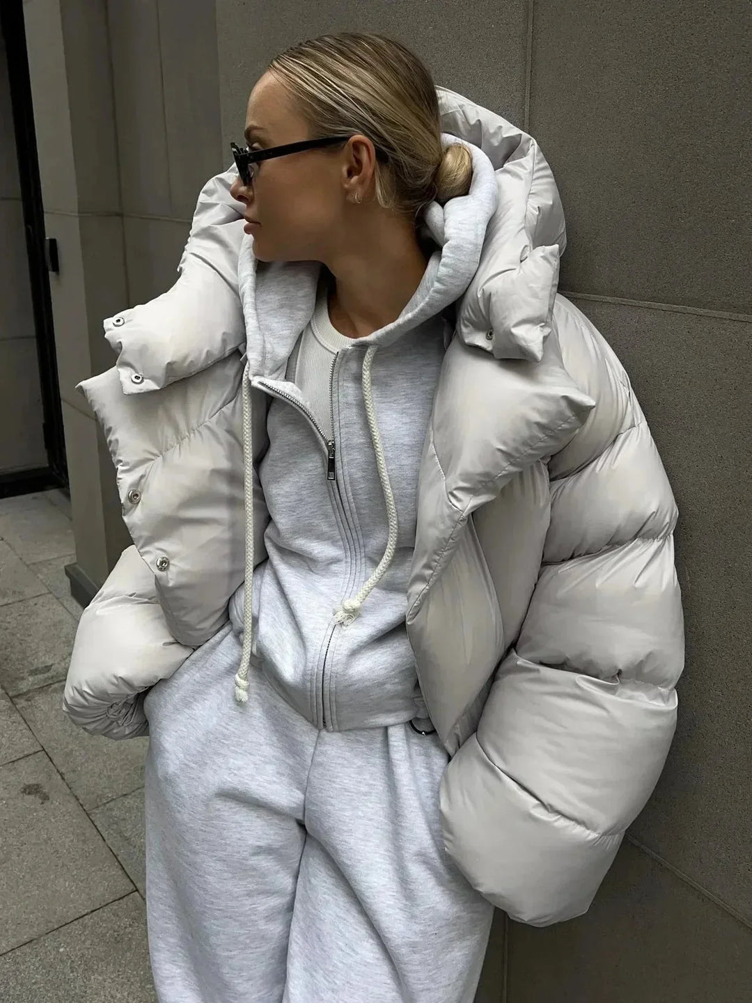 Oversized puffer jacket for women with stand-up collar