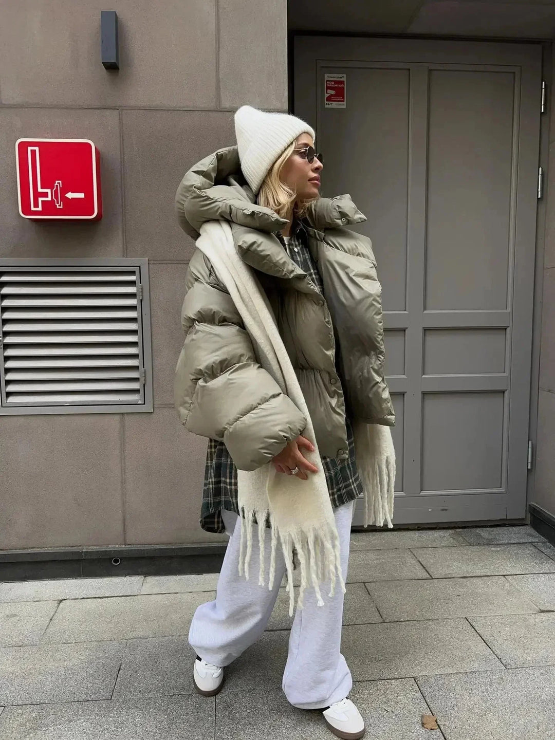 Oversized puffer jacket for women with stand-up collar